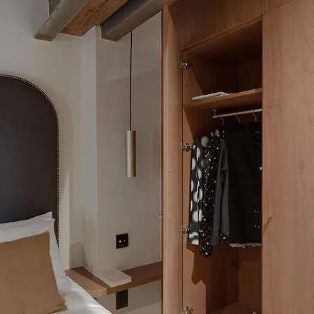 Hotel Mihotel - Grenier A Sel De Perouges