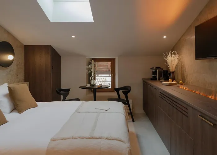 Hotel Mihotel - Grenier A Sel De Pérouges